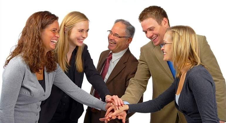 5 GENERACIONES EN EL TRABAJO: ¿CÓMO CONSTRUIR ARMONÍA Y EFECTIVIDAD?